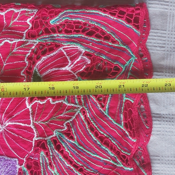 VIINTAGE handmade tropical red flower top with weave accents. L - Picture 7 of 9